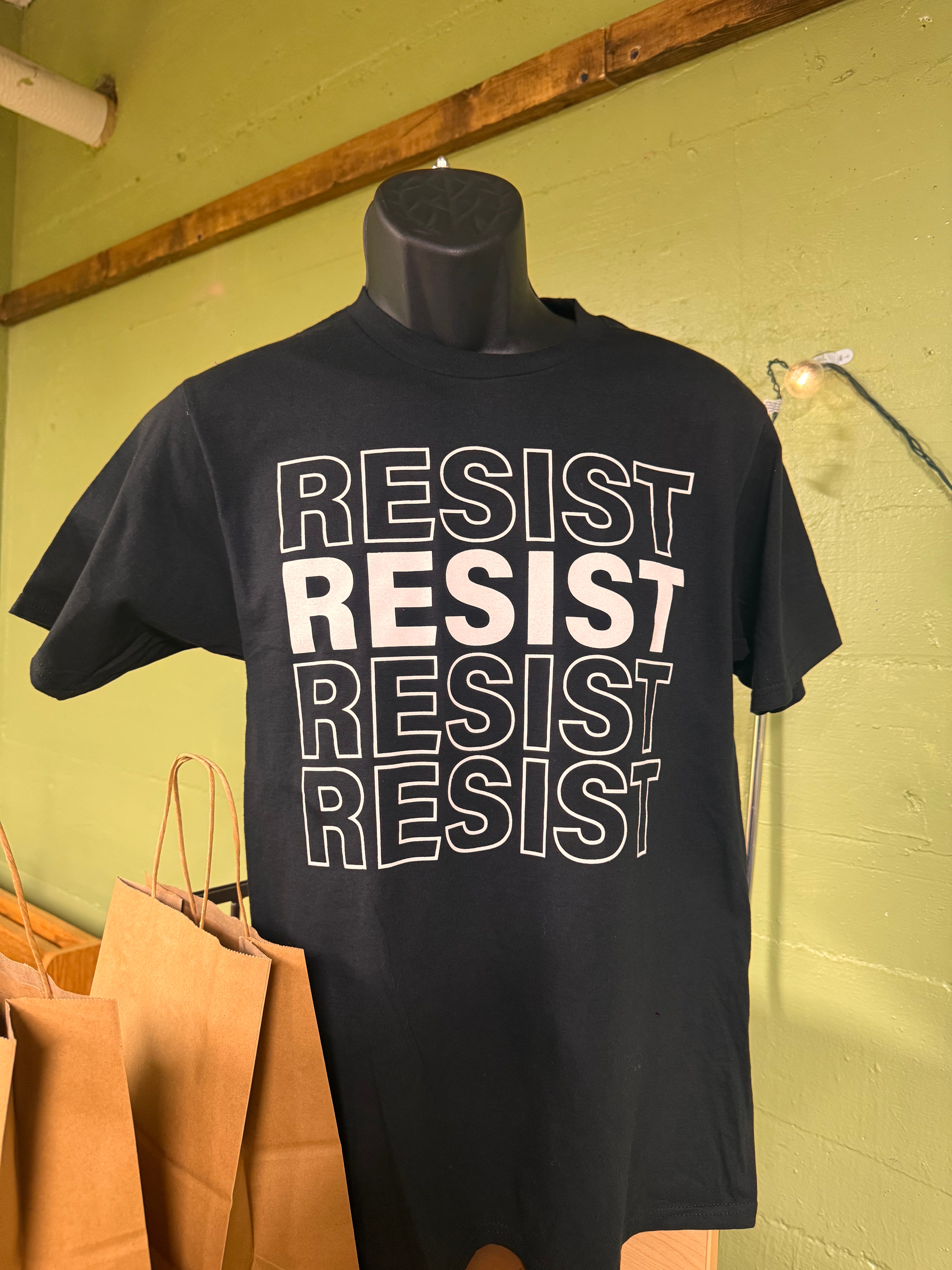 RESIST | T-Shirt